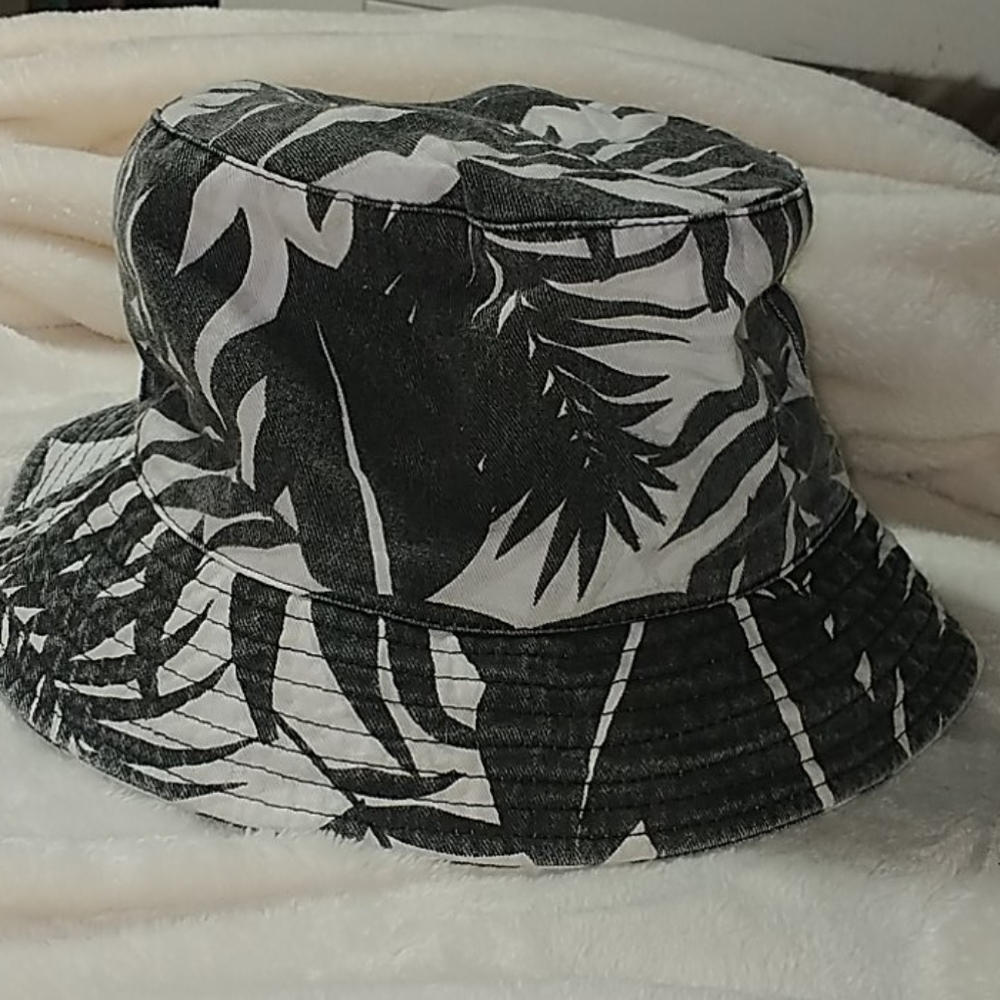 Paradise bucket hat